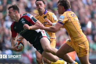 Leicester score six tries to beat leaders Northampton