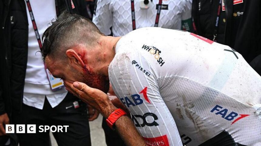 Yates loses nearly 14 minutes after 20-rider Giro crash