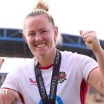 Four-try Packer 'doesn't go away' as England set up Grand Slam decider