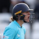 Dean drags England to one-wicket win over NZ