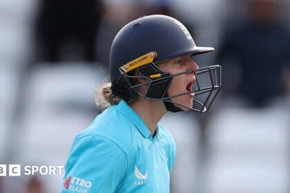 Dean drags England to one-wicket win over NZ