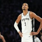 Spurs C Victor Wembanyama throws elbow, ejected from Game 4