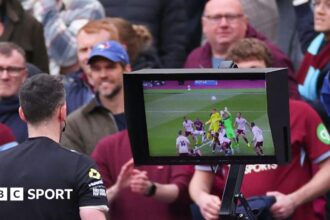 Rooney praises 'really good' VAR call in Arsenal win