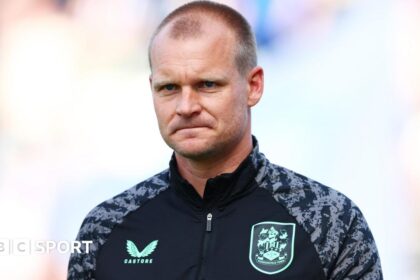 Huddersfield boss Manning leaves League One club after compassionate leave