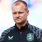 Huddersfield boss Manning leaves League One club