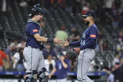 Mariners seek to claim series against sputtering Astros