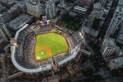 Ian Happ, Cubs blank Braves to avoid sweep